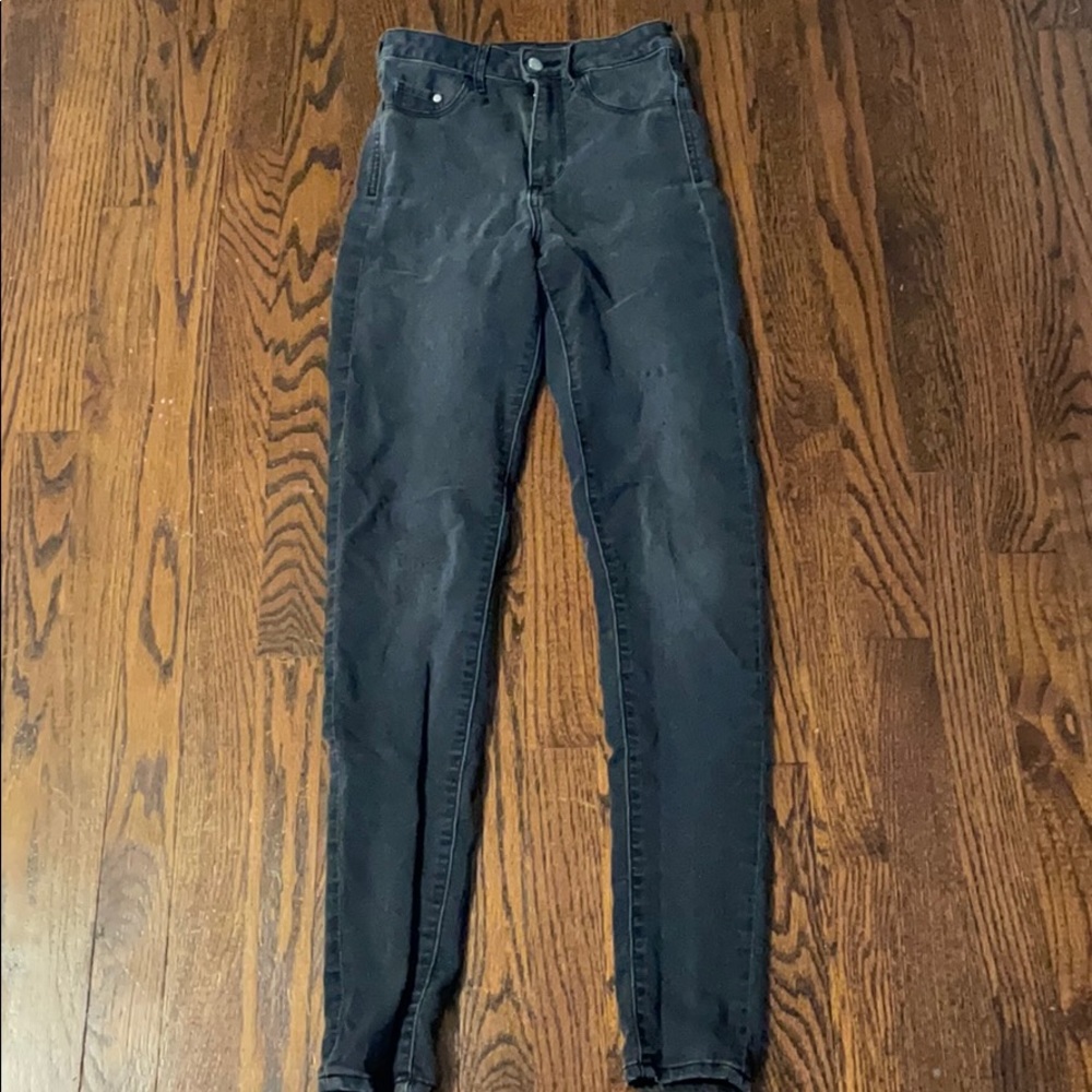 H&M gray wash skinny jeans. size 26/32